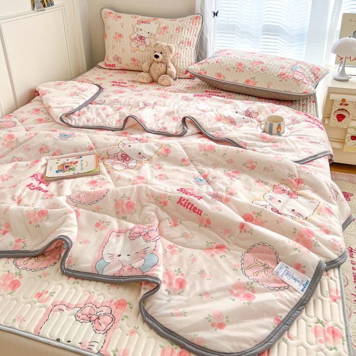 91家纺网 家纺一手货源 找家纺 柒月家居 2026新款凉感丝小清新乳胶凉席夏被四件套系列 桃桃奶猫