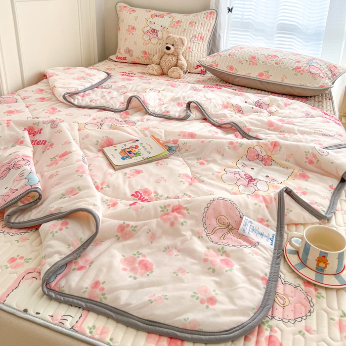 91家纺网 家纺一手货源 找家纺 柒月家居 2026新款凉感丝小清新乳胶凉席夏被四件套系列 桃桃奶猫