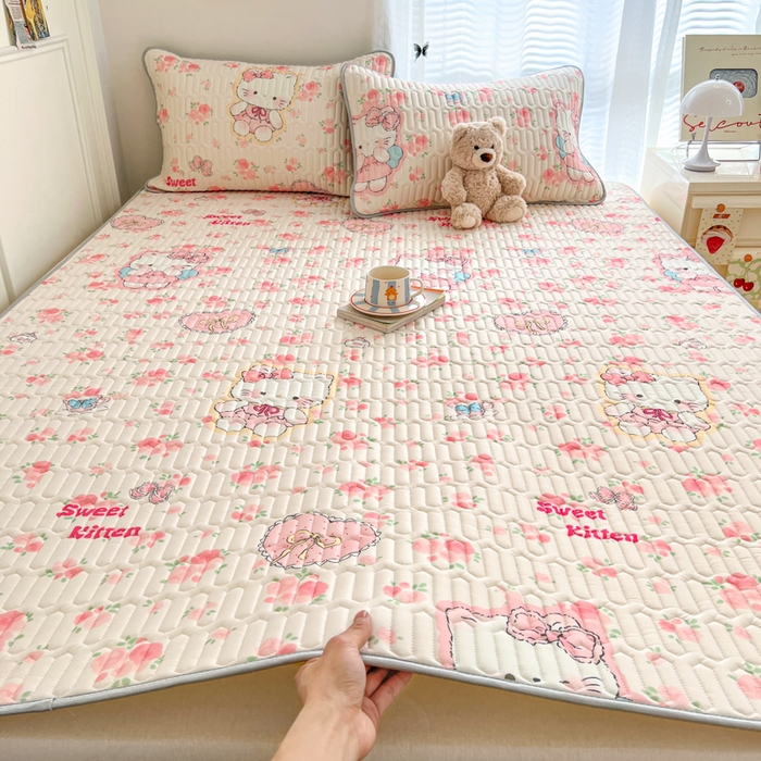 91家纺网 家纺一手货源 找家纺 柒月家居 2026新款凉感丝小清新乳胶凉席夏被四件套系列 桃桃奶猫