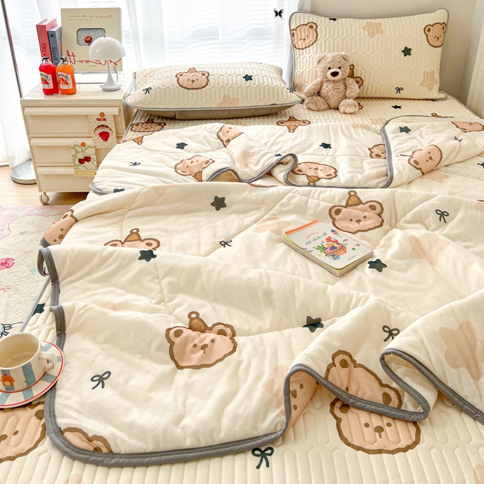 91家纺网 家纺一手货源 找家纺 柒月家居 2026新款凉感丝小清新乳胶凉席夏被四件套系列 星梦小熊