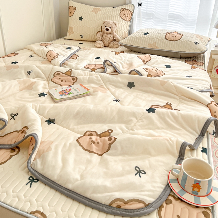 91家纺网 家纺一手货源 找家纺 柒月家居 2026新款凉感丝小清新乳胶凉席夏被四件套系列 星梦小熊