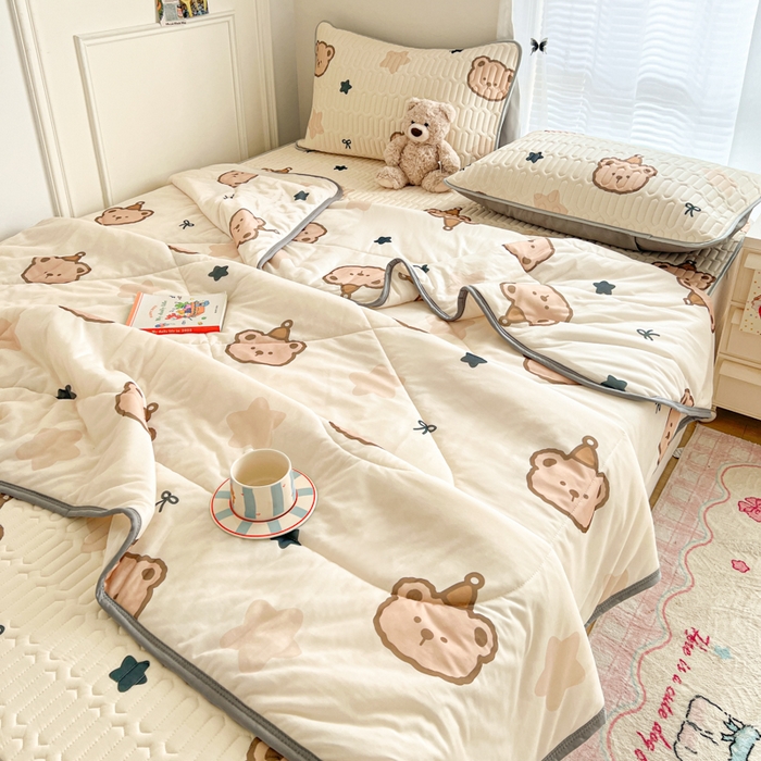 91家纺网 家纺一手货源 找家纺 柒月家居 2026新款凉感丝小清新乳胶凉席夏被四件套系列 星梦小熊