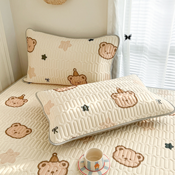 91家纺网 家纺一手货源 找家纺 柒月家居 2026新款凉感丝小清新乳胶凉席夏被四件套系列 星梦小熊