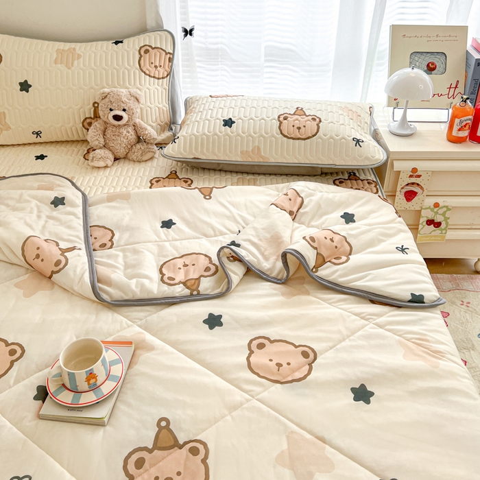 91家纺网 家纺一手货源 找家纺 柒月家居 2026新款凉感丝小清新乳胶凉席夏被四件套系列 星梦小熊