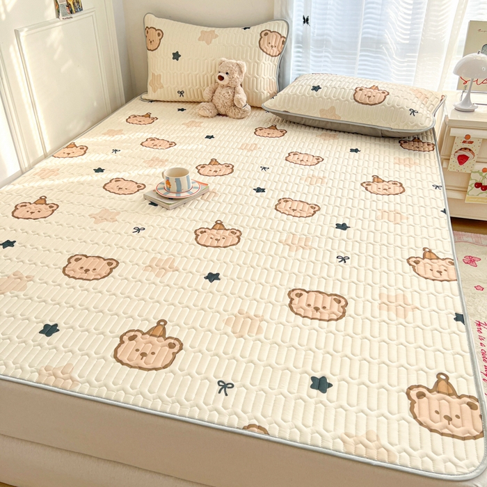 91家纺网 家纺一手货源 找家纺 柒月家居 2026新款凉感丝小清新乳胶凉席夏被四件套系列 星梦小熊