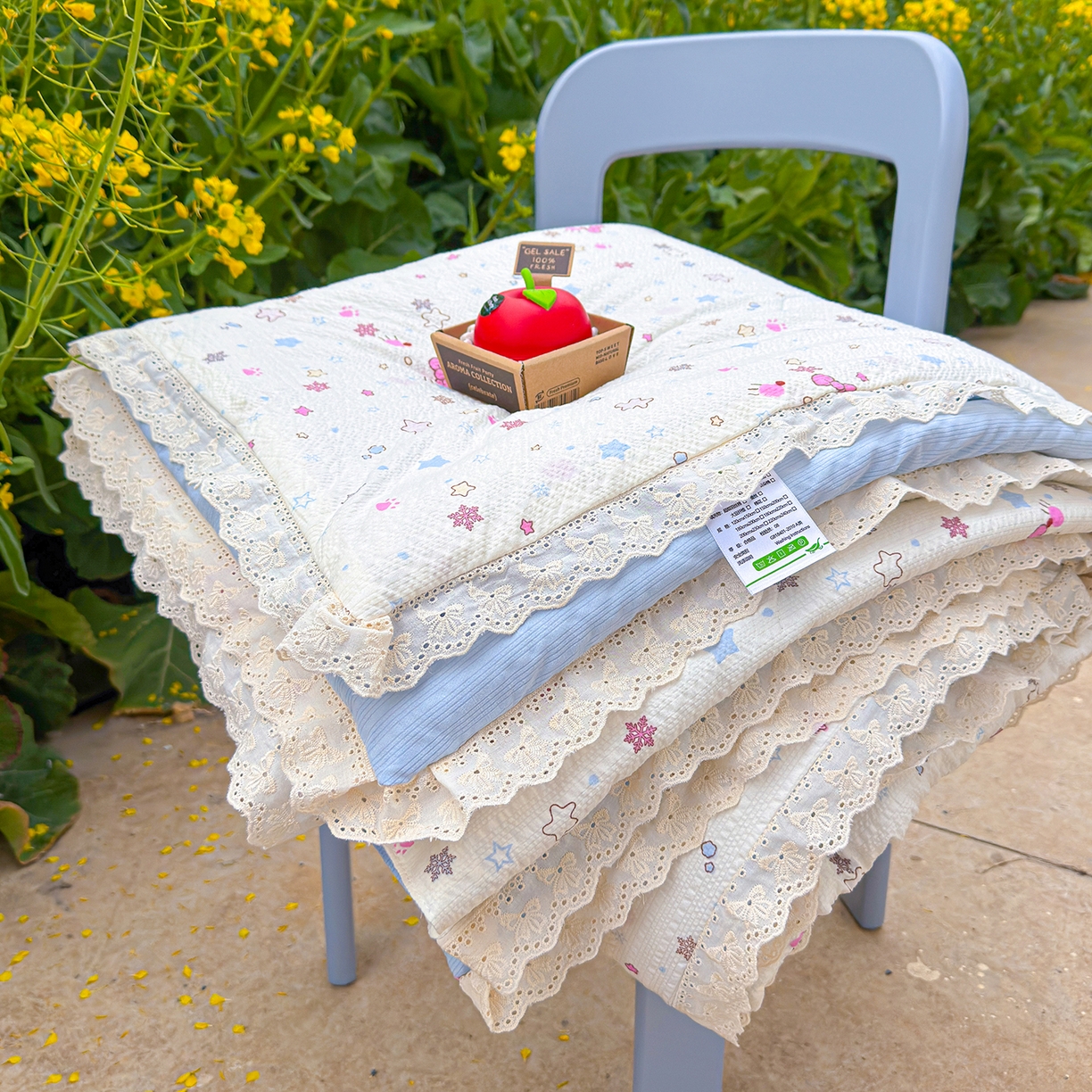 91家纺网 家纺一手货源 找家纺 弗苓家纺 2026新款高克重泡芙棉花边款夏被夏凉被空调被四件套小红书推荐-风格二 躲猫猫