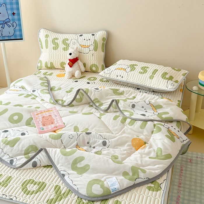 91家纺网 家纺一手货源 找家纺 柒月家居 2026新款凉感丝小清新乳胶凉席夏被四件套系列 字母小熊