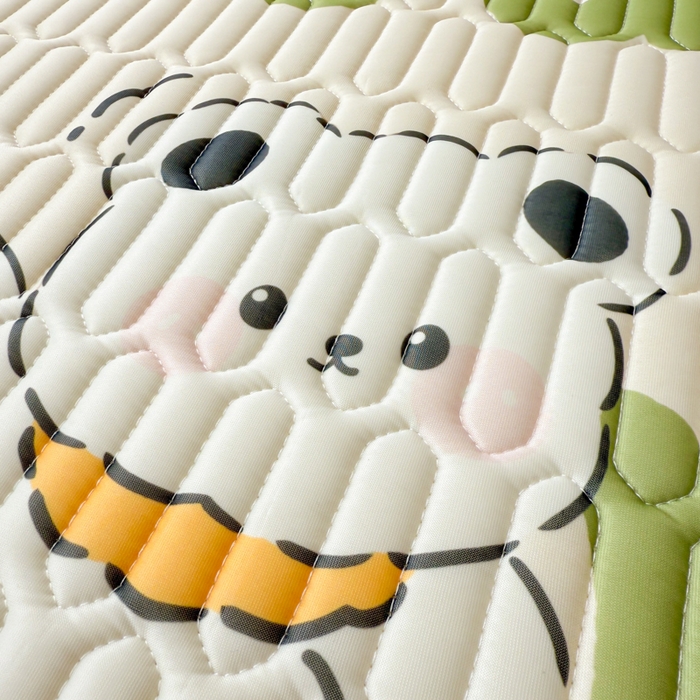 91家纺网 家纺一手货源 找家纺 柒月家居 2026新款凉感丝小清新乳胶凉席夏被四件套系列 字母小熊