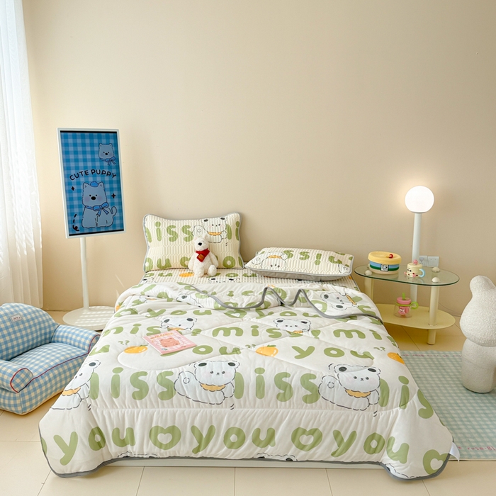 91家纺网 家纺一手货源 找家纺 柒月家居 2026新款凉感丝小清新乳胶凉席夏被四件套系列 字母小熊