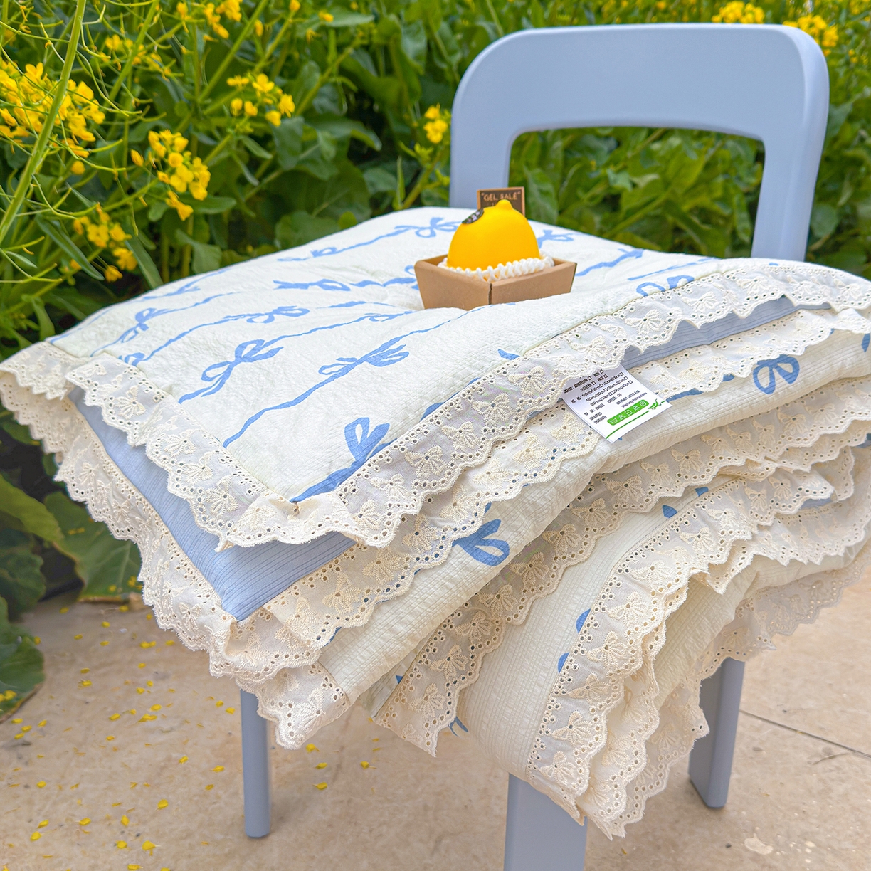 91家纺网 家纺一手货源 找家纺 弗苓家纺 2026新款高克重泡芙棉花边款夏被夏凉被空调被四件套小红书推荐-风格二 蓝缎结