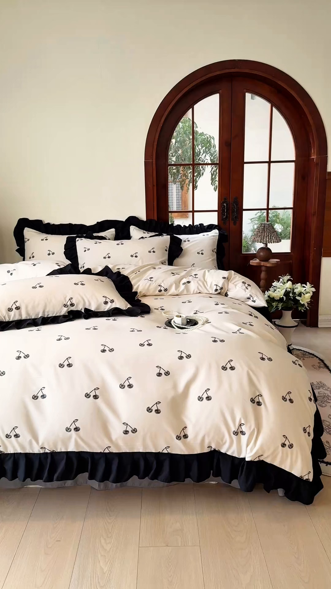 91家纺网 家纺一手货源 找家纺 晚爱家纺（原晚安家居） 2026新款法式花边水洗棉四件套赫本风韩版针织云朵棉三件套 法式风-樱桃