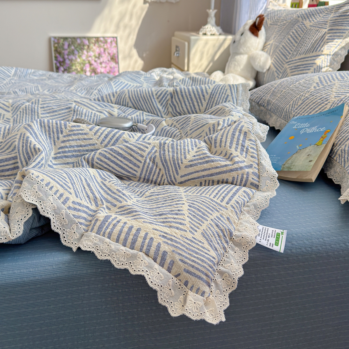 91家纺网 家纺一手货源 找家纺 弗苓家纺 2026新款高克重泡芙棉花边款夏被夏凉被空调被四件套小红书推荐-风格二 浅川纹