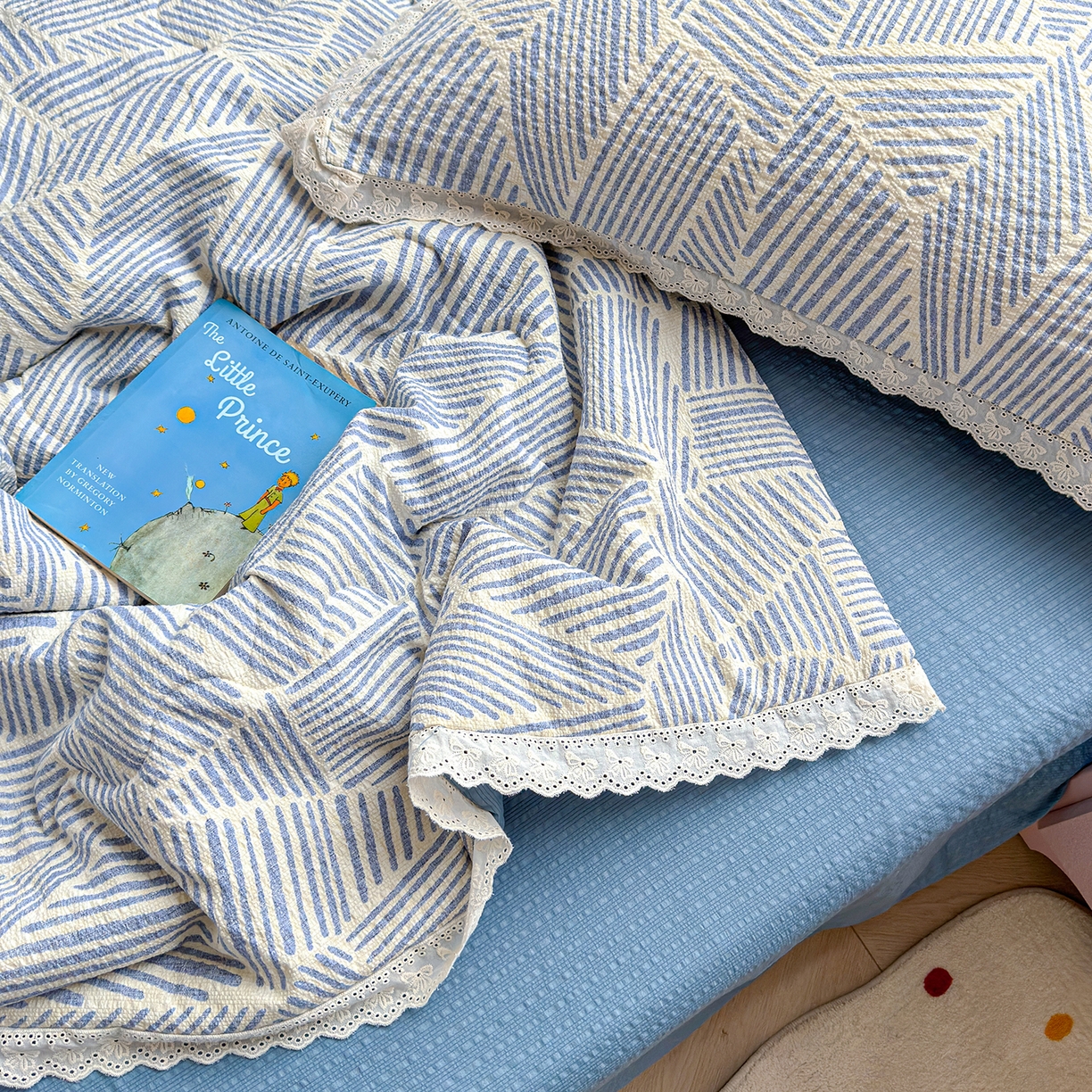 91家纺网 家纺一手货源 找家纺 弗苓家纺 2026新款高克重泡芙棉花边款夏被夏凉被空调被四件套小红书推荐-风格二 浅川纹