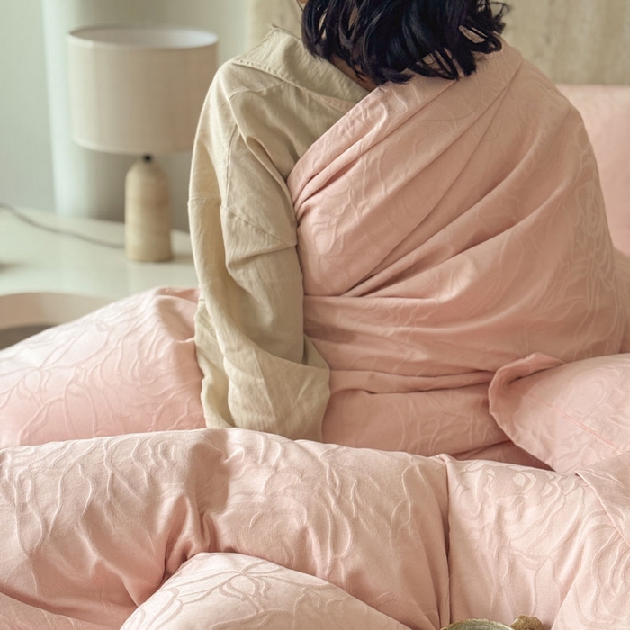 91家纺网 家纺一手货源 找家纺 莱豫家纺 2026春夏新款长绒棉全棉纯棉水洗浮雕提花四件套 格琳粉