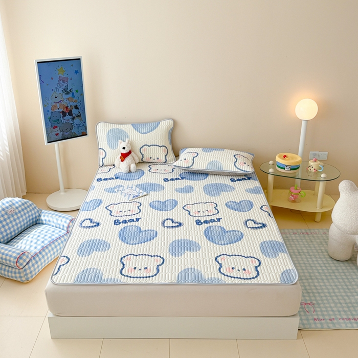 91家纺网 家纺一手货源 找家纺 柒月家居 2026新款凉感丝小清新乳胶凉席 爱心小熊