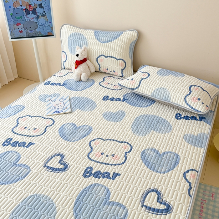 91家纺网 家纺一手货源 找家纺 柒月家居 2026新款凉感丝小清新乳胶凉席 爱心小熊