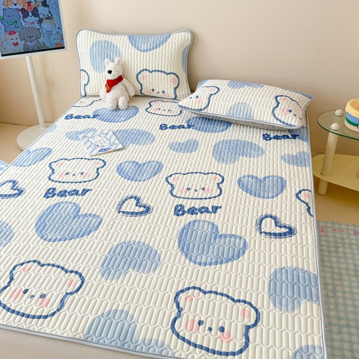 91家纺网 家纺一手货源 找家纺 柒月家居 2026新款凉感丝小清新乳胶凉席 爱心小熊