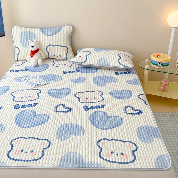 91家纺网 家纺一手货源 找家纺 柒月家居 2026新款凉感丝小清新乳胶凉席 爱心小熊