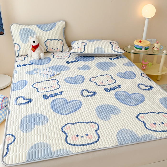 91家纺网 家纺一手货源 找家纺 柒月家居 2026新款凉感丝小清新乳胶凉席 爱心小熊