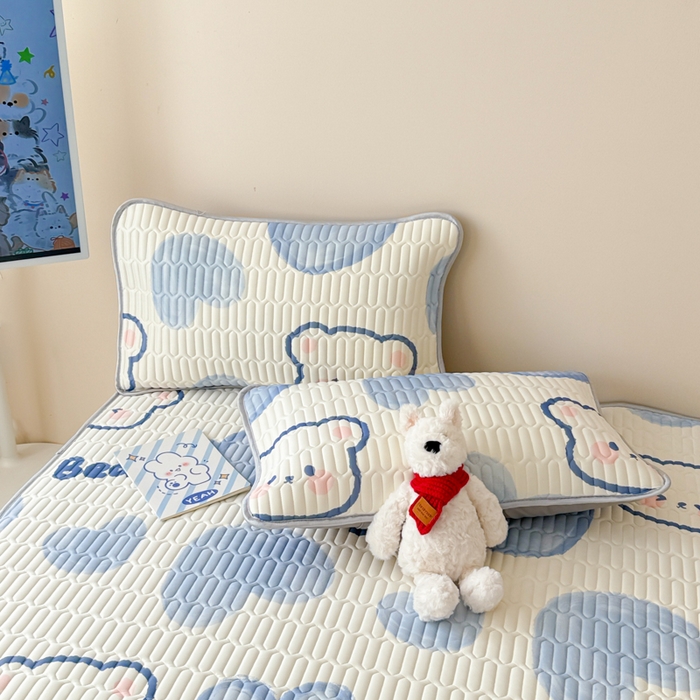 91家纺网 家纺一手货源 找家纺 柒月家居 2026新款凉感丝小清新乳胶凉席 爱心小熊