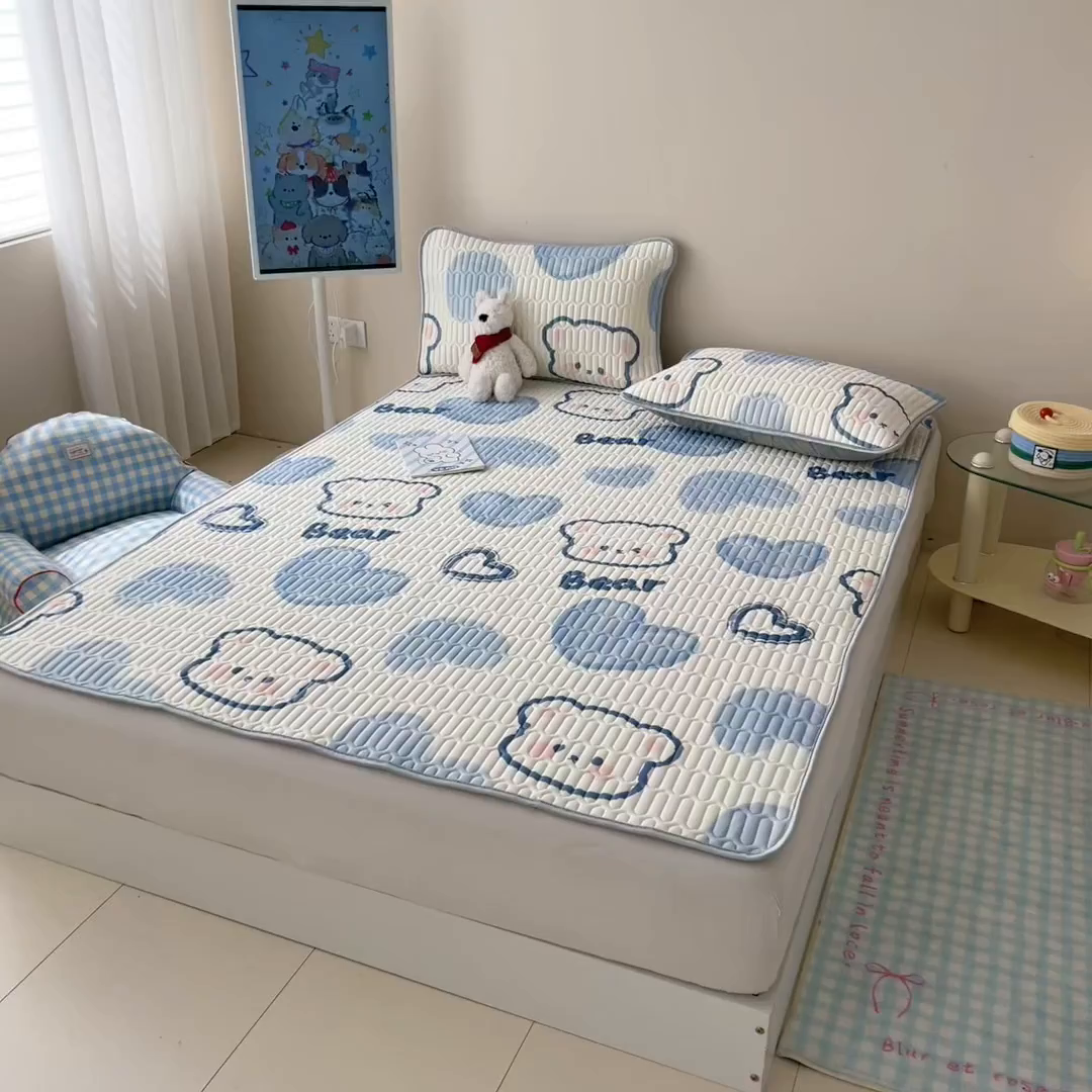 91家纺网 家纺一手货源 找家纺 柒月家居 2026新款凉感丝小清新乳胶凉席 爱心小熊