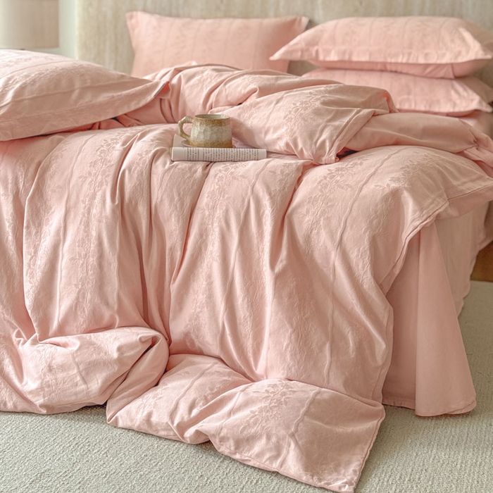 91家纺网 家纺一手货源 找家纺 莱豫家纺 2026春夏新款长绒棉全棉纯棉水洗浮雕提花四件套 米娅粉