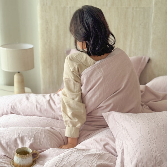 91家纺网 家纺一手货源 找家纺 莱豫家纺 2026春夏新款长绒棉全棉纯棉水洗浮雕提花四件套 米娅紫