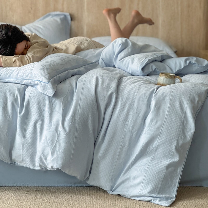 91家纺网 家纺一手货源 找家纺 莱豫家纺 2026春夏新款长绒棉全棉纯棉水洗浮雕提花四件套 娜蓝