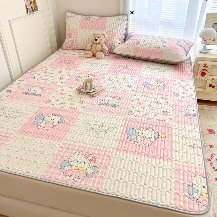 91家纺网 家纺一手货源 找家纺 柒月家居 2026新款凉感丝小清新乳胶凉席 粉格凯蒂