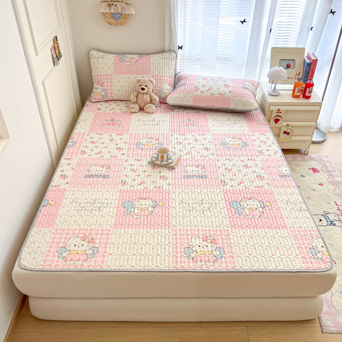 91家纺网 家纺一手货源 找家纺 柒月家居 2026新款凉感丝小清新乳胶凉席 粉格凯蒂