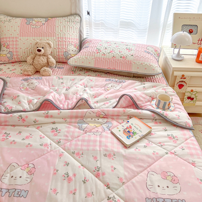 91家纺网 家纺一手货源 找家纺 柒月家居 2026新款凉感丝小清新乳胶凉席 粉格凯蒂