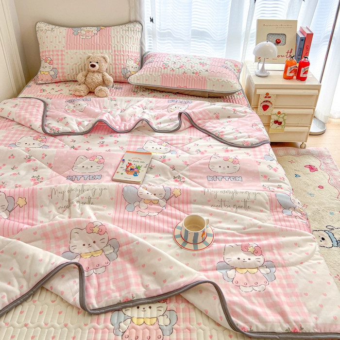 91家纺网 家纺一手货源 找家纺 柒月家居 2026新款凉感丝小清新乳胶凉席 粉格凯蒂