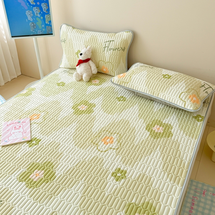 91家纺网 家纺一手货源 找家纺 柒月家居 2026新款凉感丝小清新乳胶凉席 花季