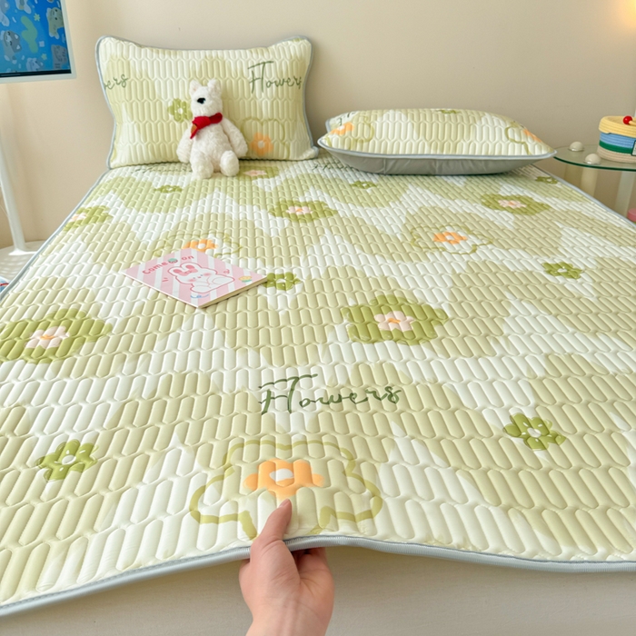 91家纺网 家纺一手货源 找家纺 柒月家居 2026新款凉感丝小清新乳胶凉席 花季