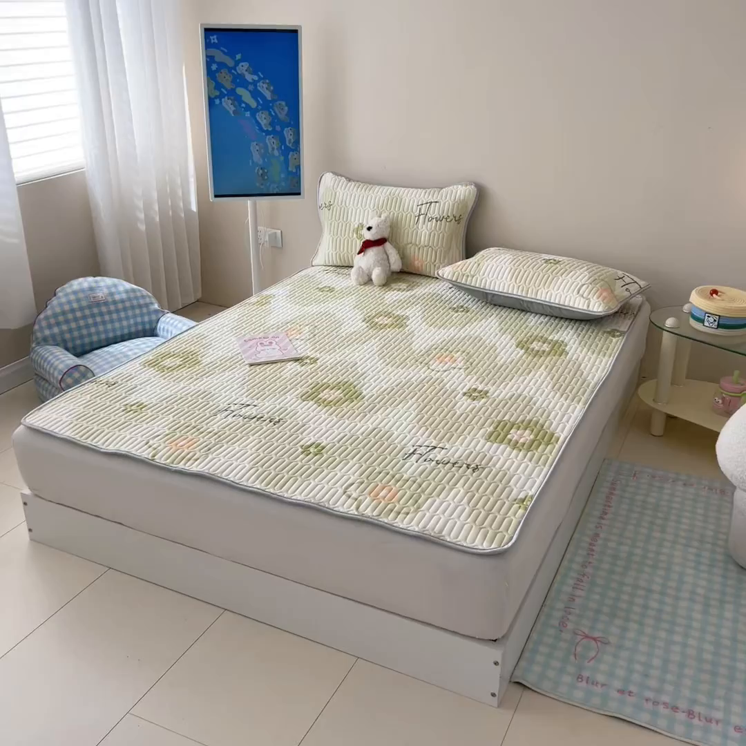 91家纺网 家纺一手货源 找家纺 柒月家居 2026新款凉感丝小清新乳胶凉席 花季