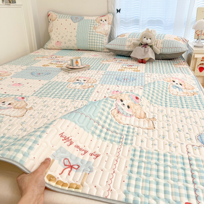 91家纺网 家纺一手货源 找家纺 柒月家居 2026新款凉感丝小清新乳胶凉席 蓝块汪仔