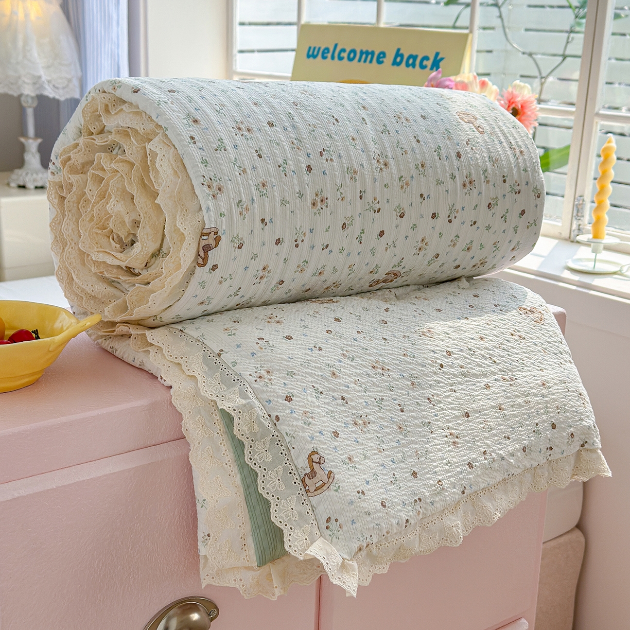 91家纺网 家纺一手货源 找家纺 弗苓家纺 2026新款高克重泡芙棉花边款夏被夏凉被空调被四件套小红书推荐-风格二 木马小花团