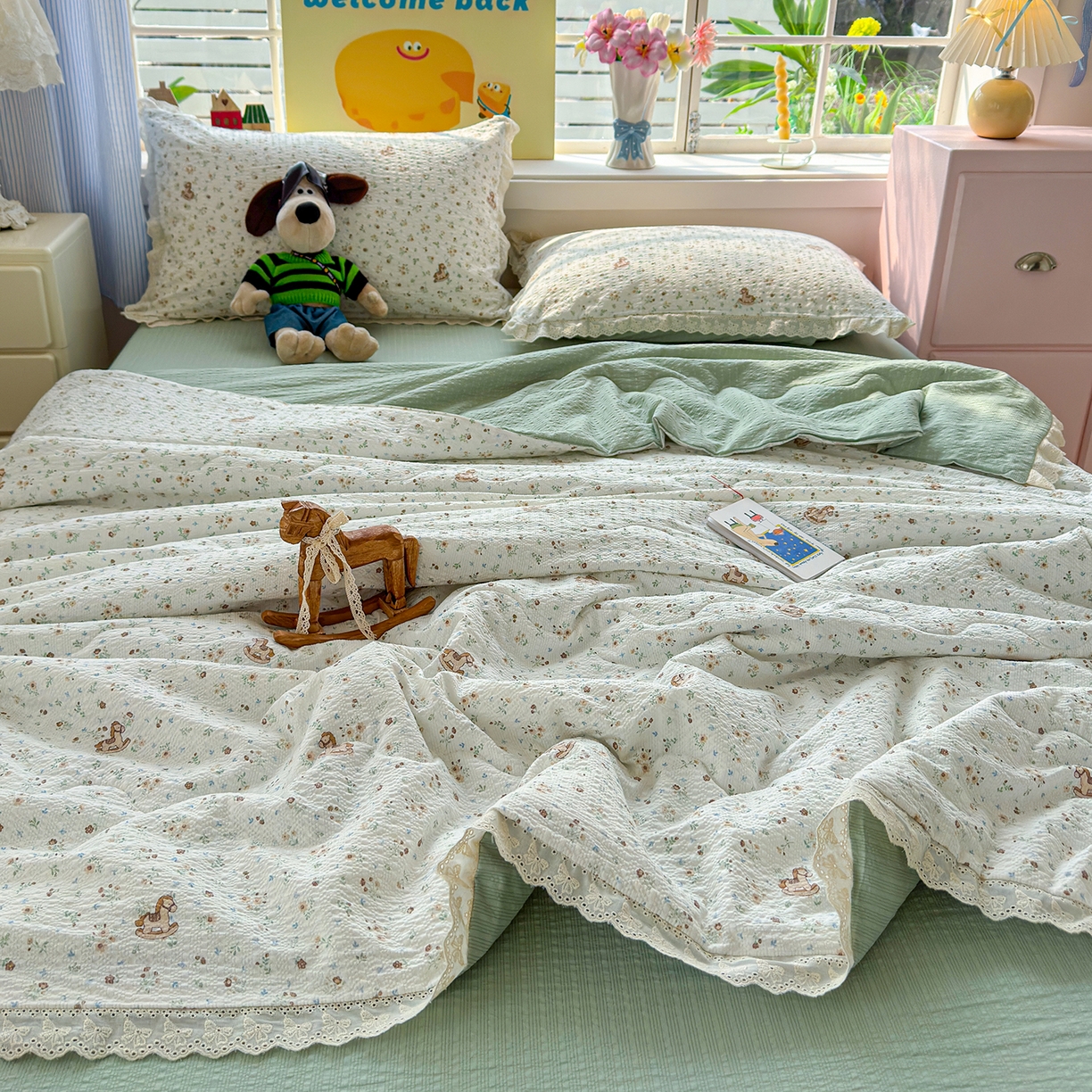 91家纺网 家纺一手货源 找家纺 弗苓家纺 2026新款高克重泡芙棉花边款夏被夏凉被空调被四件套小红书推荐-风格二 木马小花团