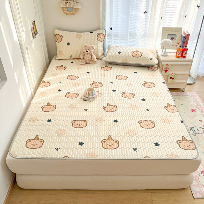 91家纺网 家纺一手货源 找家纺 柒月家居 2026新款凉感丝小清新乳胶凉席 星梦小熊