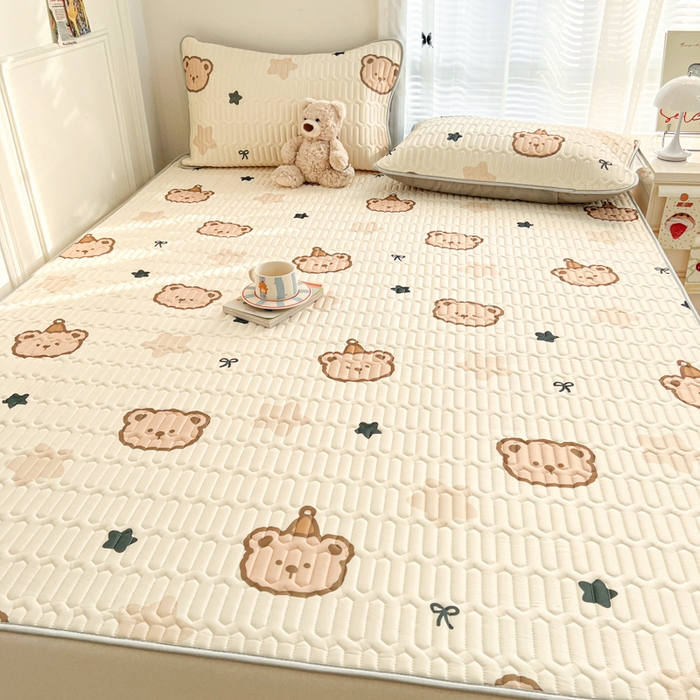 91家纺网 家纺一手货源 找家纺 柒月家居 2026新款凉感丝小清新乳胶凉席 星梦小熊