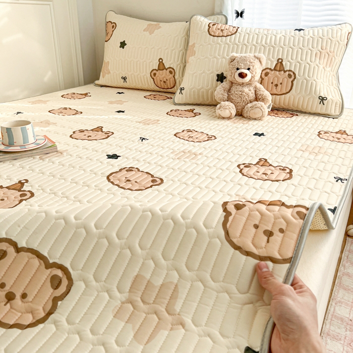 91家纺网 家纺一手货源 找家纺 柒月家居 2026新款凉感丝小清新乳胶凉席 星梦小熊