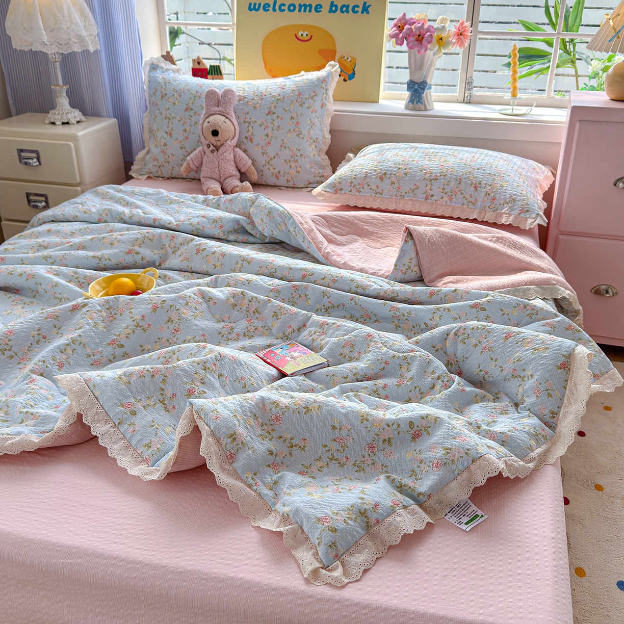 91家纺网 家纺一手货源 找家纺 弗苓家纺 2026新款高克重泡芙棉花边款夏被夏凉被空调被四件套小红书推荐-风格二 微风花园