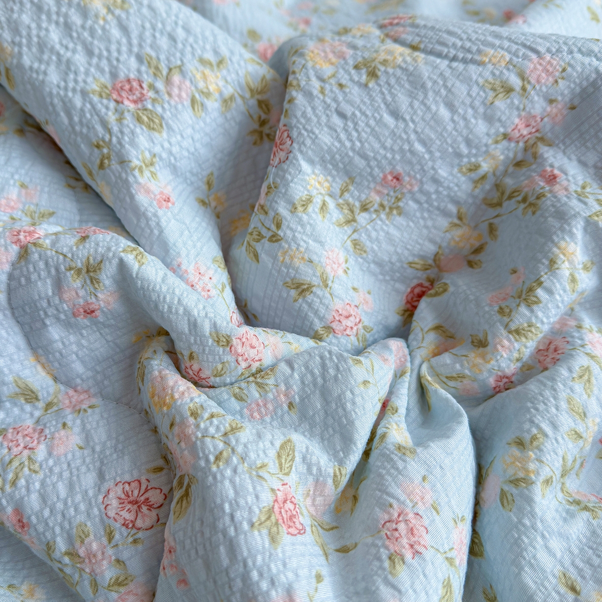 91家纺网 家纺一手货源 找家纺 弗苓家纺 2026新款高克重泡芙棉花边款夏被夏凉被空调被四件套小红书推荐-风格二 微风花园