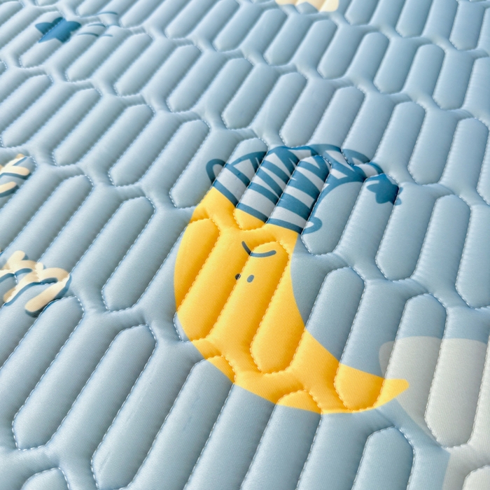 91家纺网 家纺一手货源 找家纺 柒月家居 2026新款凉感丝小清新乳胶凉席 星星月亮