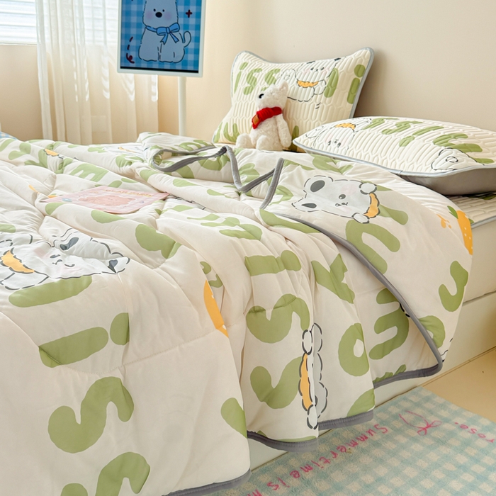 91家纺网 家纺一手货源 找家纺 柒月家居 2026新款凉感丝小清新乳胶凉席 字母小熊