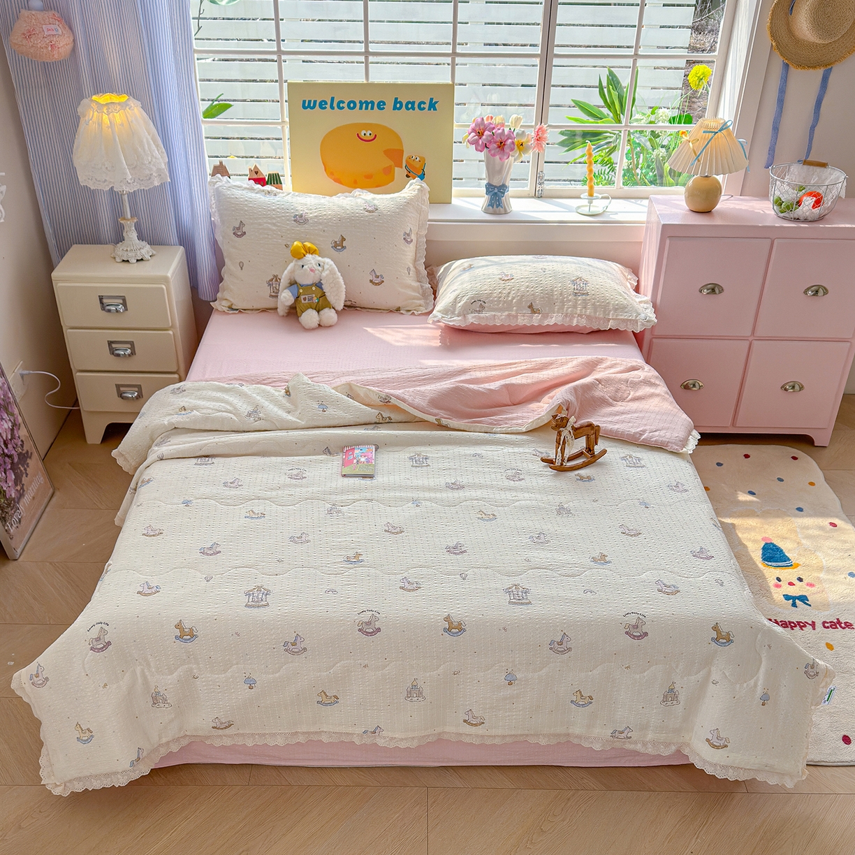 91家纺网 家纺一手货源 找家纺 弗苓家纺 2026新款高克重泡芙棉花边款夏被夏凉被空调被四件套小红书推荐-风格二 幸福加马