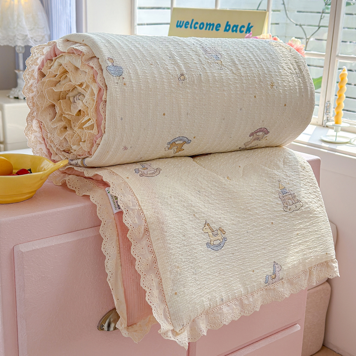 91家纺网 家纺一手货源 找家纺 弗苓家纺 2026新款高克重泡芙棉花边款夏被夏凉被空调被四件套小红书推荐-风格二 幸福加马