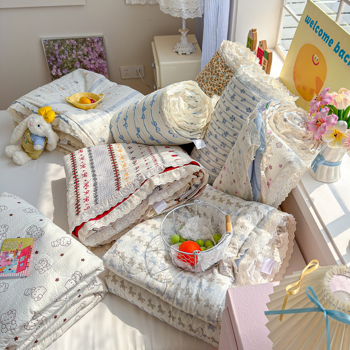 91家纺网 家纺一手货源 找家纺 弗苓家纺 2026新款高克重泡芙棉花边款夏被夏凉被空调被四件套小红书推荐-风格二 组合图（仅供展示不可下单）