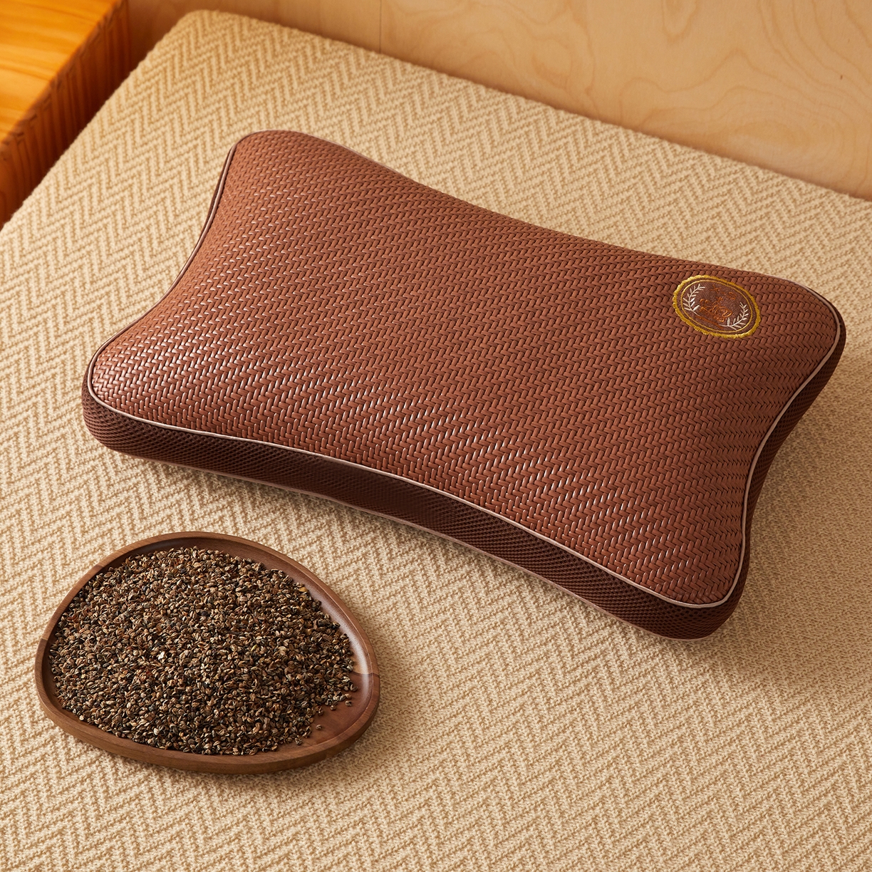 91家纺网 家纺一手货源 找家纺 缦吉 2026新款PE豆豆双面荞麦枕头 咖色