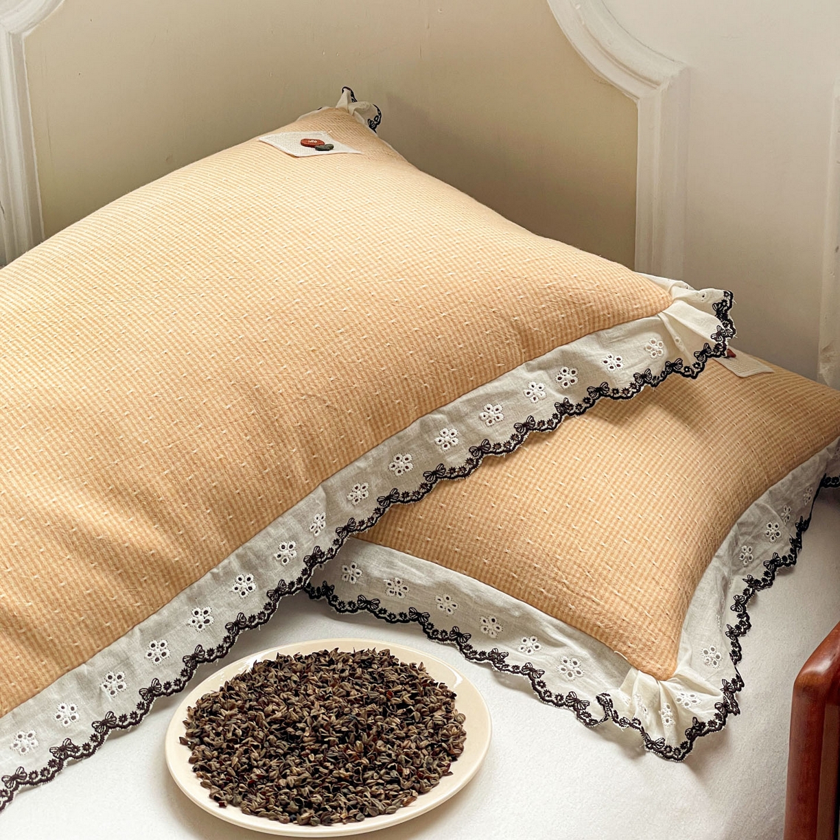 91家纺网 家纺一手货源 找家纺 梦叶草 2026新款全棉马卡龙蕾丝荞麦枕法式风枕枕头枕芯 马卡龙蕾丝荞麦枕-橙色